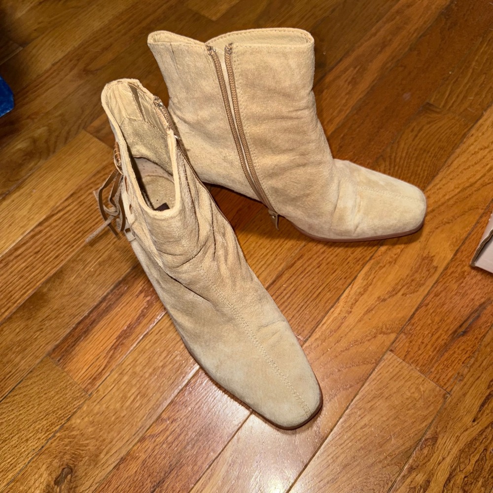 Beacon‎ Reflections Suede Ankle Boots Womens Size 6M Side Zip Fringe Heel